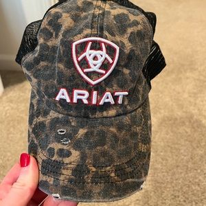Ariat leopard hat